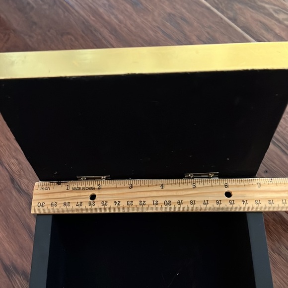 Rectangle gold metal & glass mirror design end lid that opens to a jewelry box​ - Picture 5 of 9